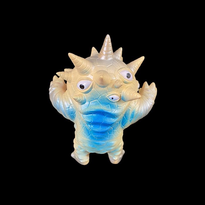 Eyezon Kaiju Blue GID Sofubi Kaiju by Max Toy sofvi soft