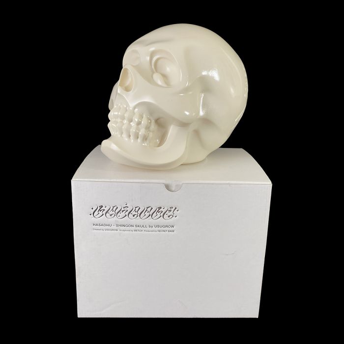 Hasadhu Shingon White Sofubi Skull by Usugrow
